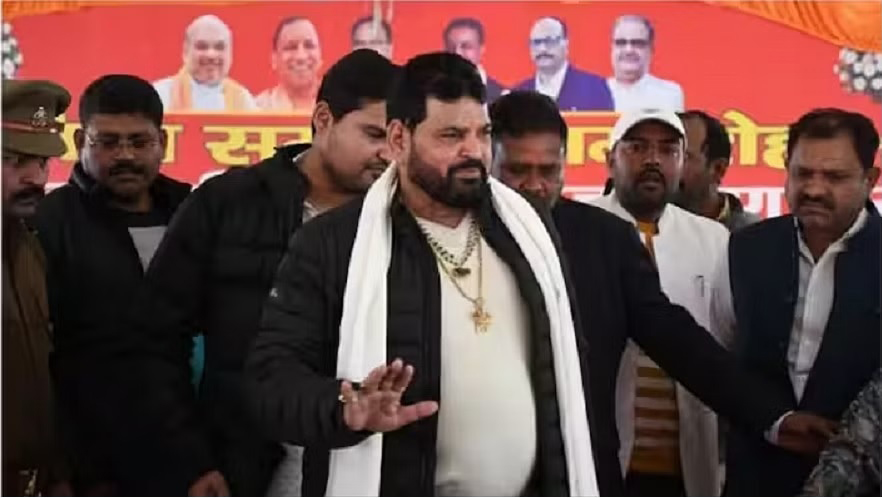 सांसद बृजभूषण पर FIR की अपील; विवाद के बीच रेसलिंग फेडरेशन के चुनाव पर रोक