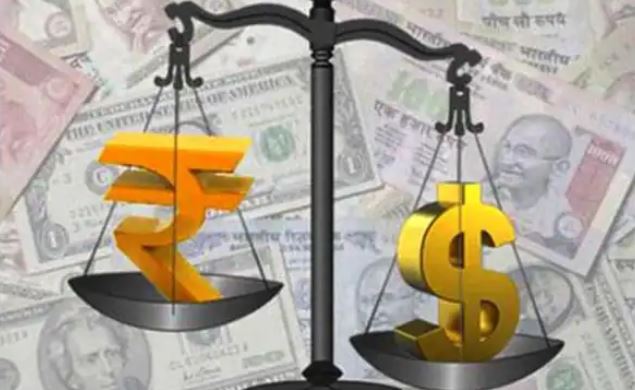 रुपया शुरुआती कारोबार में दो पैसे टूटकर 81.96 प्रति डॉलर पर