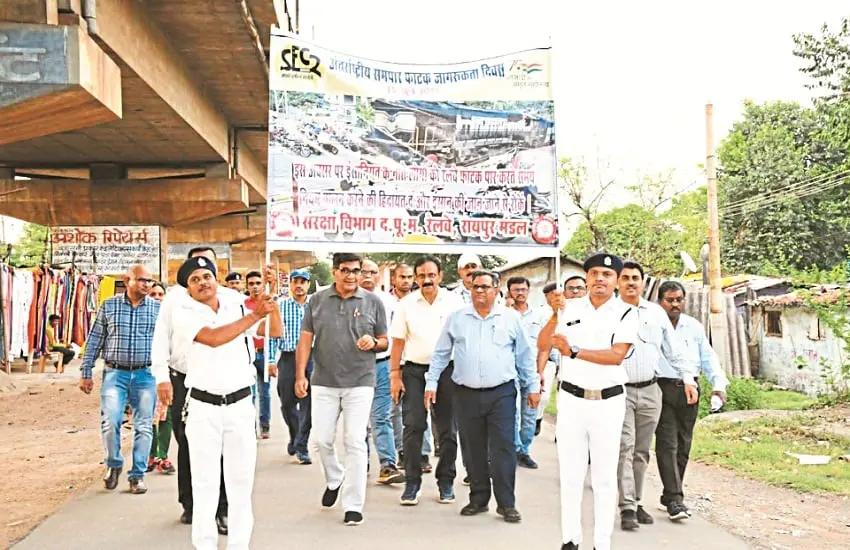 रेलवे क्रॉसिंग जागरूकता दिवस पर रैली व नुक्कड़ नाटक का आयोजन