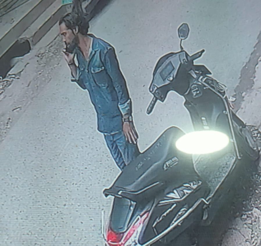 रायगढ़ में बाइक चोरी के आरोपी से बरामद चार बाइक और एक स्कूटी