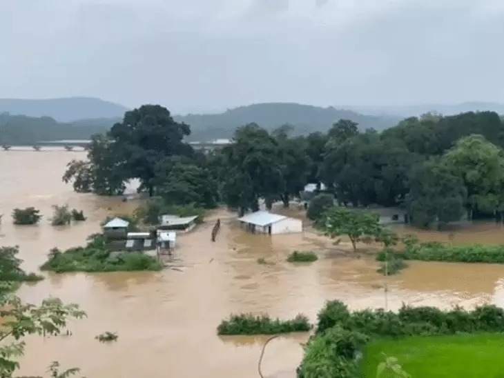 छत्तीसगढ़ में भारी बारिश के बाद बाढ़ जैसे हालात