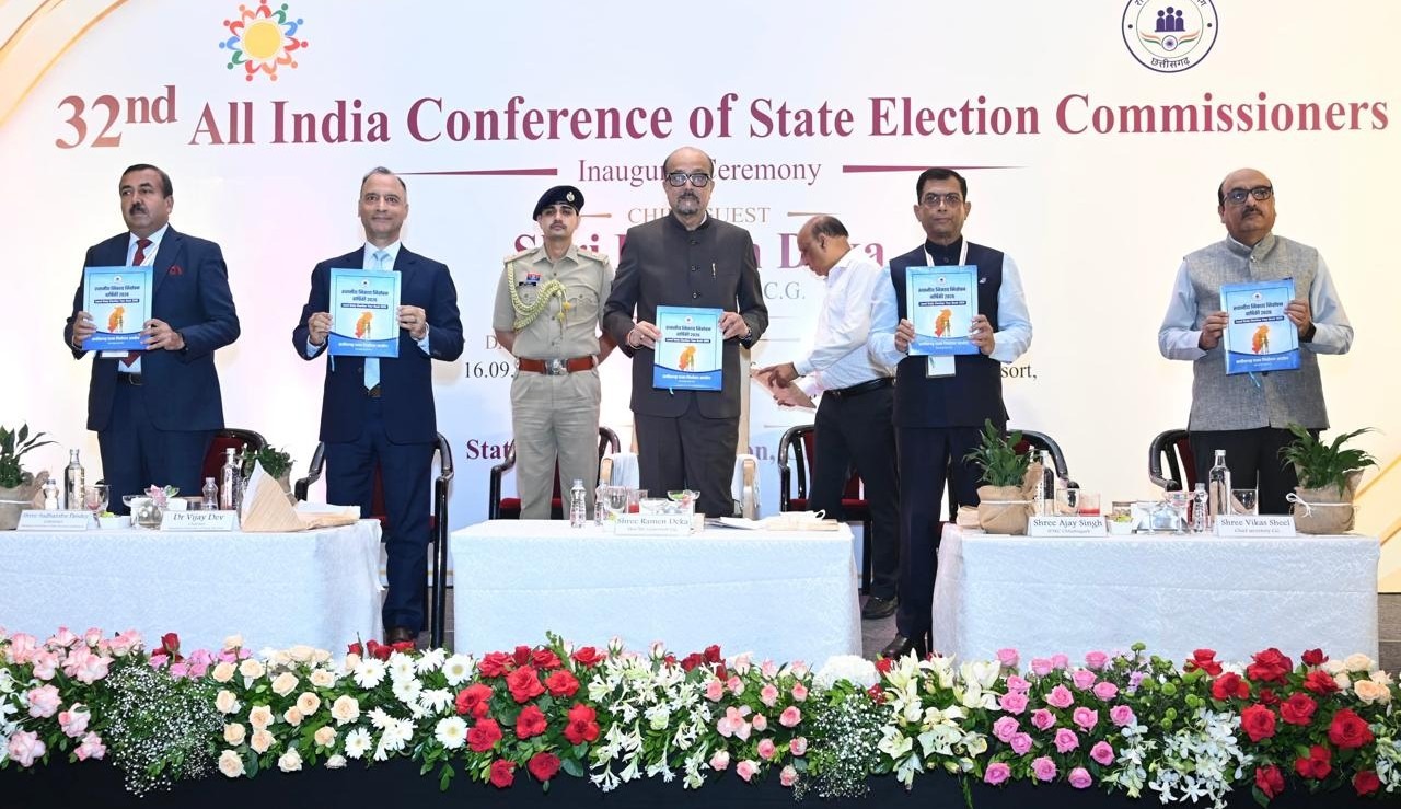 नवा रायपुर में राज्यपाल रमेन डेका ने 32वें अखिल भारतीय राज्य निर्वाचन आयुक्त सम्मेलन का शुभारंभ किया