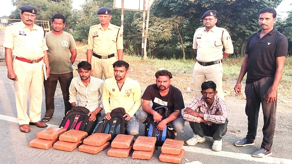 छत्तीसगढ़ के महासमुंद में गांजा तस्करी के मामले में पुलिस की कार्रवाई का प्रतीकात्मक दृश्य