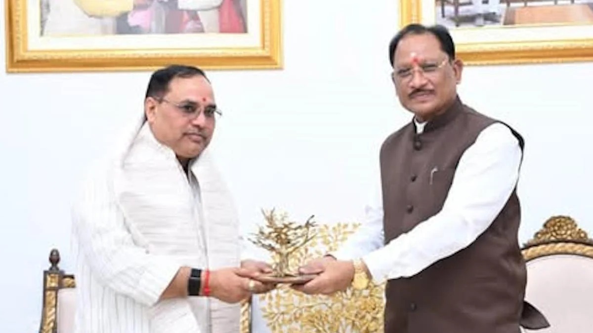रायपुर स्थित मुख्यमंत्री निवास कार्यालय में मुख्यमंत्री विष्णु देव साय और भाजपा के नवनियुक्त प्रदेश महामंत्री संगठन कर्मवीर सिंह की मुलाकात