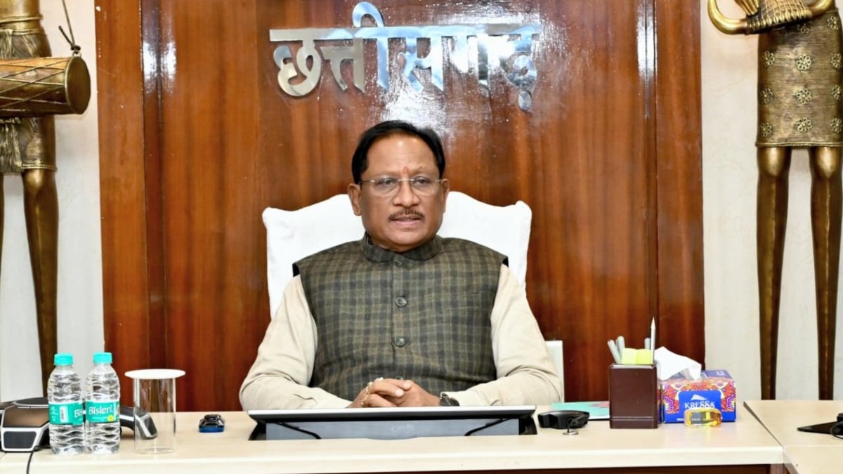 मुख्यमंत्री विष्णुदेव साय और उपमुख्यमंत्री अरुण साव व विजय शर्मा ने कैबिनेट बैठक के बाद प्रधानमंत्री नरेंद्र मोदी के अभिनंदन प्रस्ताव की जानकारी दी।